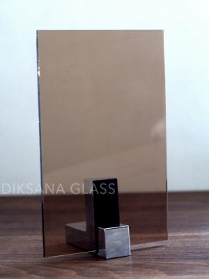 тонированное стекло (цвет бронза) 4 мм