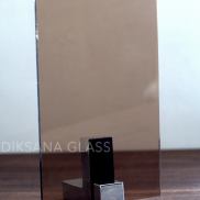 тонированное стекло (цвет бронза) 6 мм